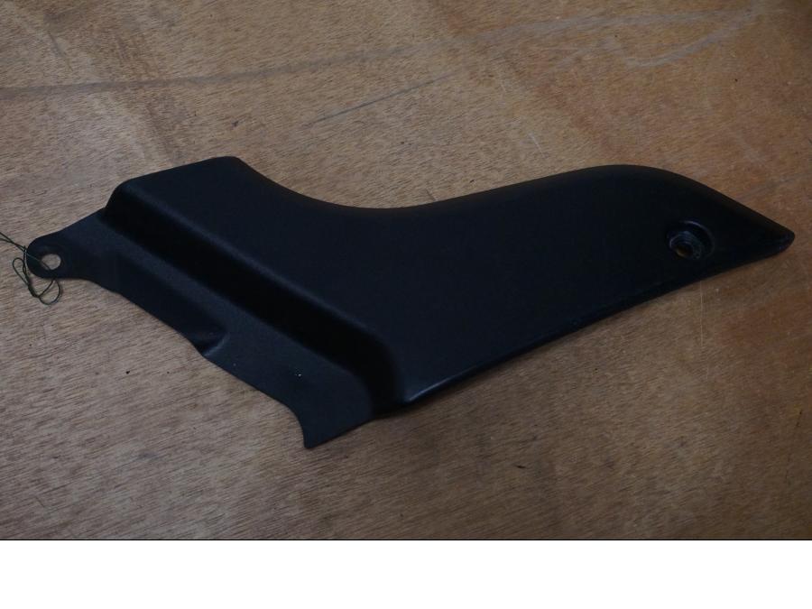 Framsidan på Sidopanel från en Yamaha FJR 1300 -2001 motorcykel.