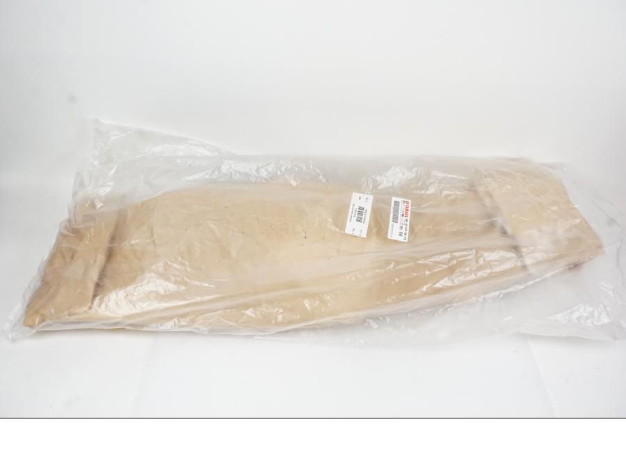 Snett uppifrån på Bensintankskåpa från en Yamaha MT-07 -2017 motorcykel.