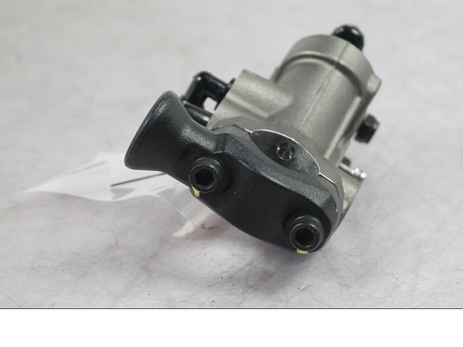 Vänster sida på Bromshuvudcylinder från en Ducati Multistrada V4 -2024 motorcykel.