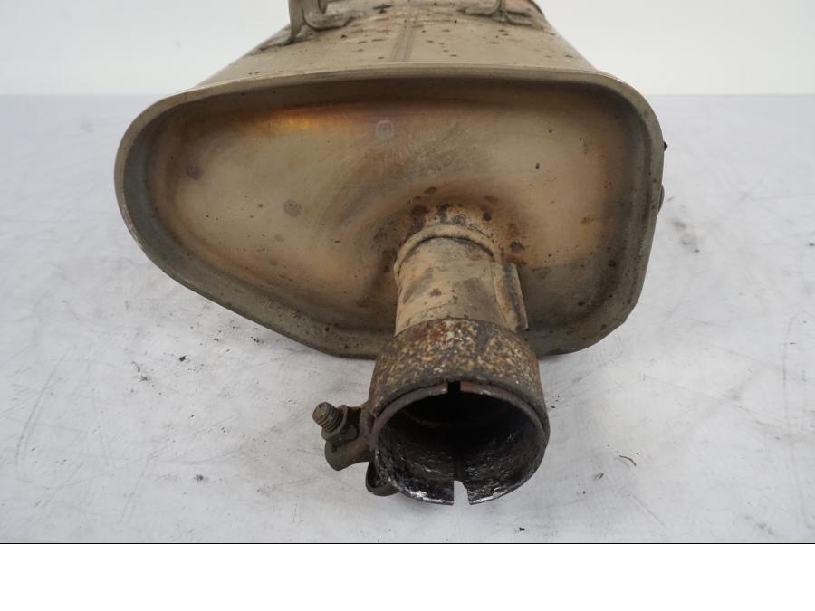 Vänster sida på Ljuddämpare från en Kawasaki ER-6F -2010 motorcykel.