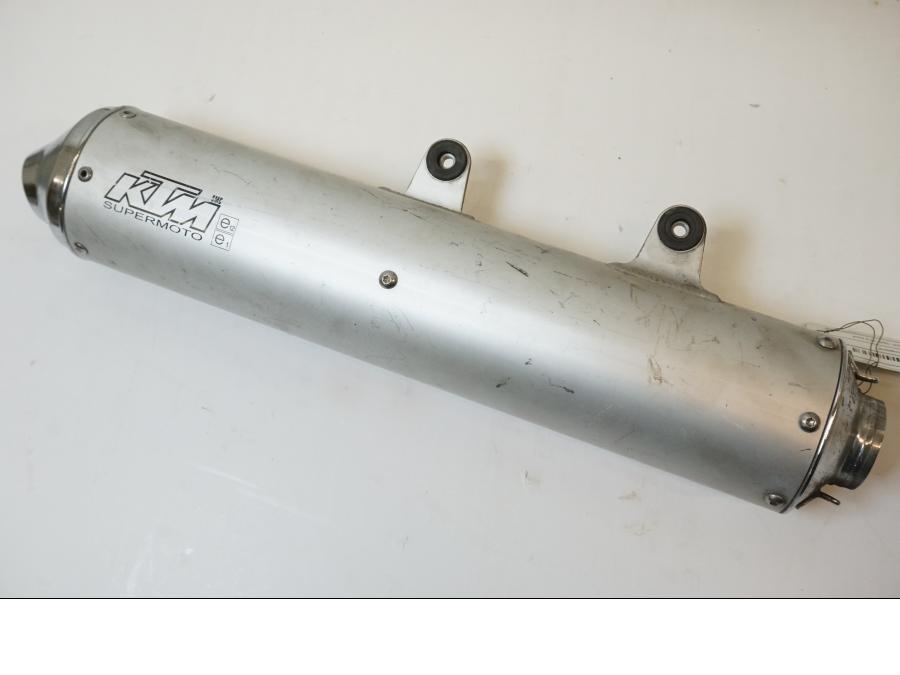 Framsidan på Ljuddämpare från en KTM 625 SMC -2005 motorcykel.