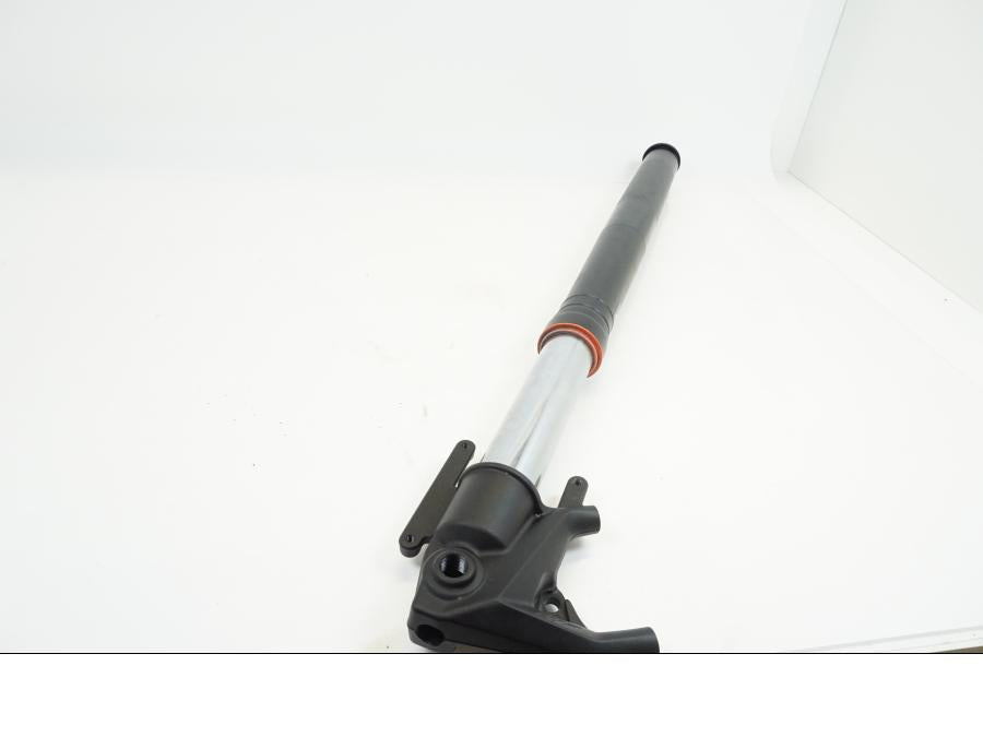 Höger sida på Gaffelben från en Triumph Tiger 1200 -2018 motorcykel.