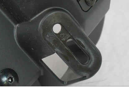 Vänster sida på Skylthållare från en Yamaha MT-09 -2019 motorcykel.