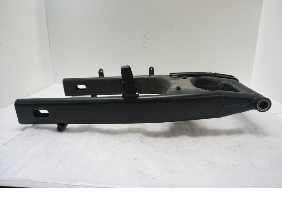 Baksidan på Sving från en Suzuki SV 650 -2016 motorcykel.