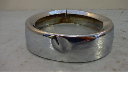 Höger sida på Strålkastarsarg från en H-D Touring Road King Custom FLHRSI -2004 motorcykel.