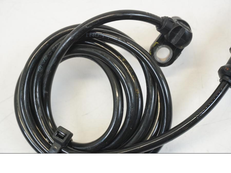 Extrabild3 på ABS givare från en Ducati Streetfighter V4 -2020 motorcykel.