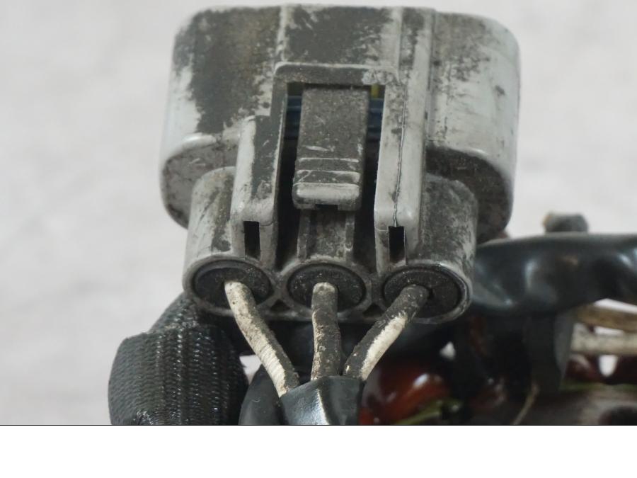 Vänster sida på Generator från en Kawasaki ZX-10R -2008 motorcykel.