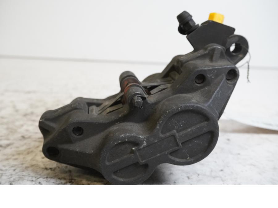 Baksidan på Bromsok från en Triumph TT 600 -2001 motorcykel.