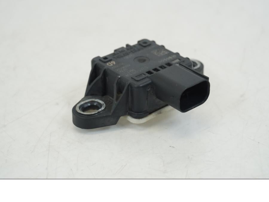 Vänster sida på Tilt Sensor från en Ducati Streetfighter V4 -2020 motorcykel.