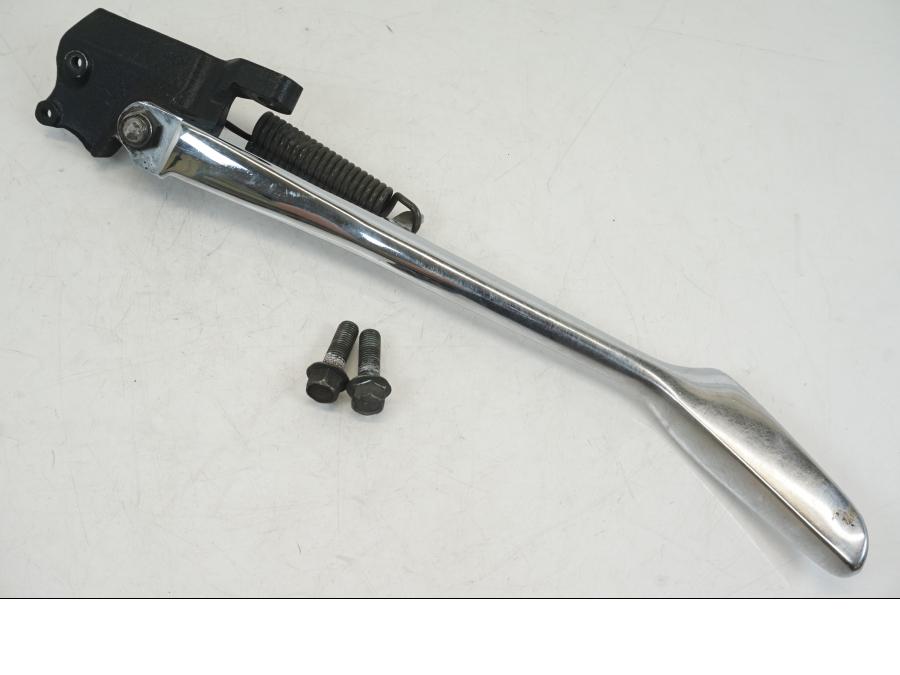 Framsidan på Sidostöd från en Yamaha XV 1700 -2004 motorcykel.