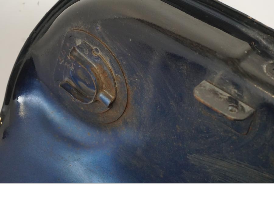 Extrabild2 på Bensintank från en Suzuki VL 800 -2002 motorcykel.