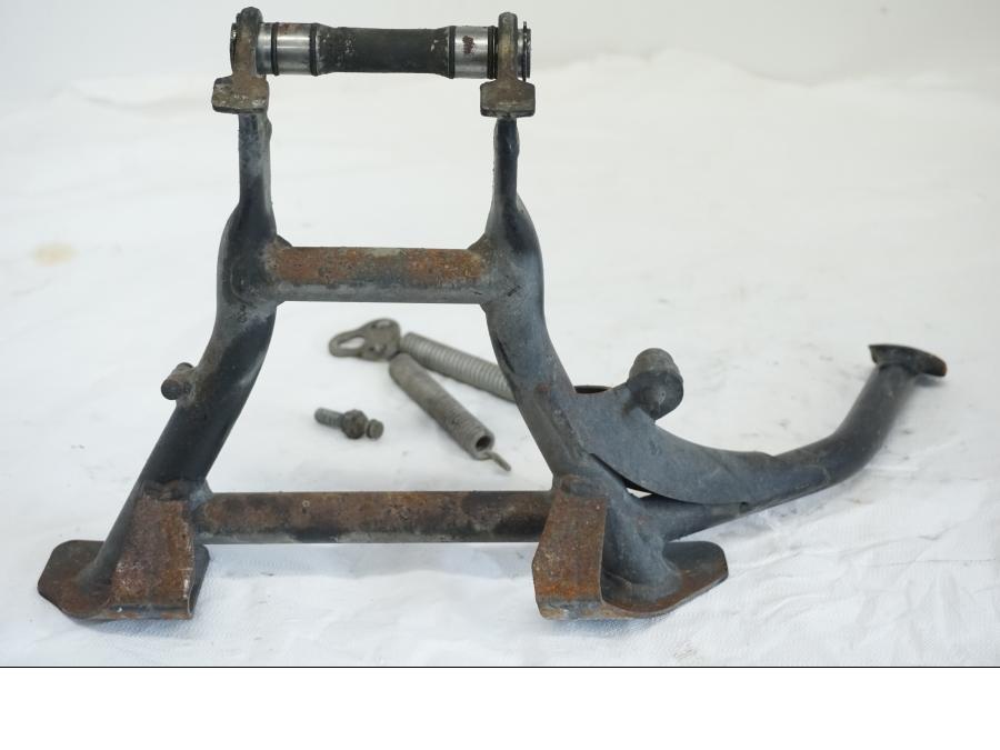 Baksidan på Centralstöd från en BMW K 1600 -2015 motorcykel.