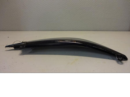 Vänster sida på Bakvinge från en BMW F 800 GT -2015 motorcykel.