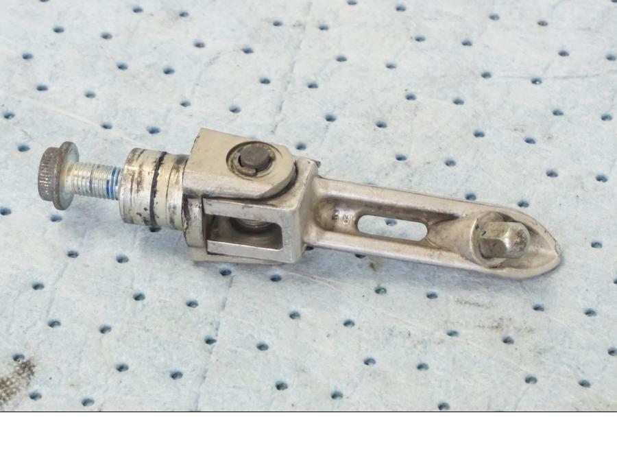 Höger sida på Fotpinne från en Suzuki GSX-R 1000 -2008 motorcykel.