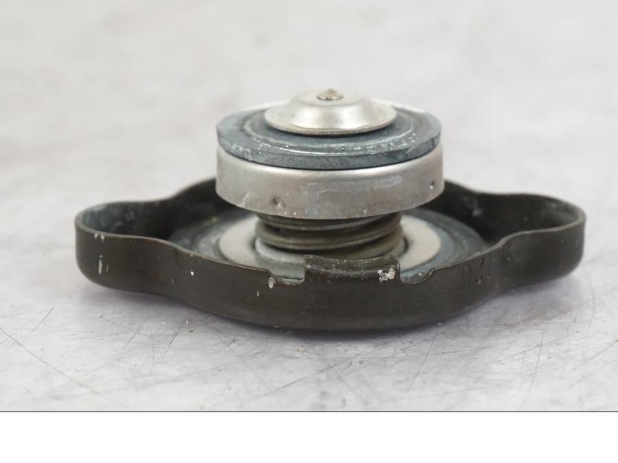 Höger sida på Vattenkyllock från en Kawasaki ZX-6R -2006 motorcykel.