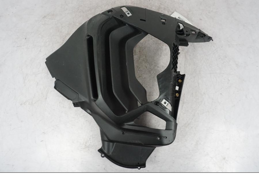 Framsidan på Sidkåpa innerplast från en Ducati Multistrada V4 -2024 motorcykel.