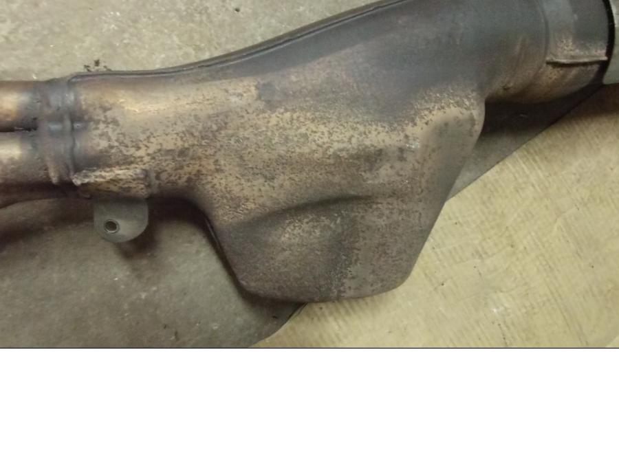 Höger sida på Avgassystem från en BMW K 1200 RS -1998 motorcykel.