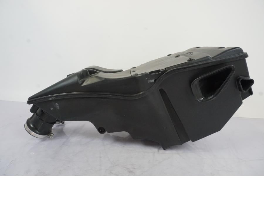 Snett uppifrån på Luftburk från en KTM 790 Duke -2019 motorcykel.