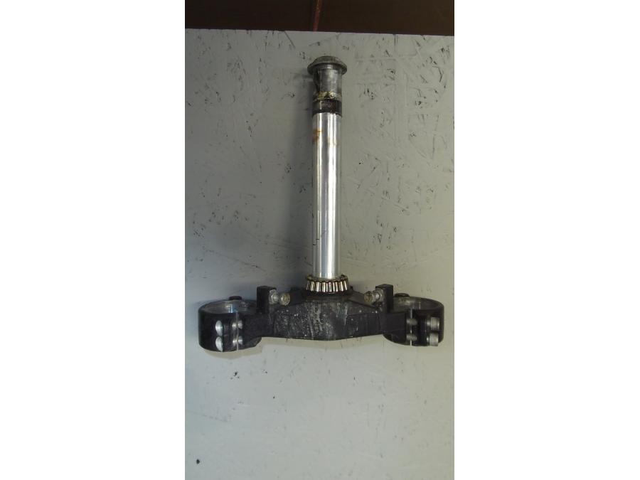 Framsidan på Gaffelkrona från en KTM 640 Duke -2002 motorcykel.