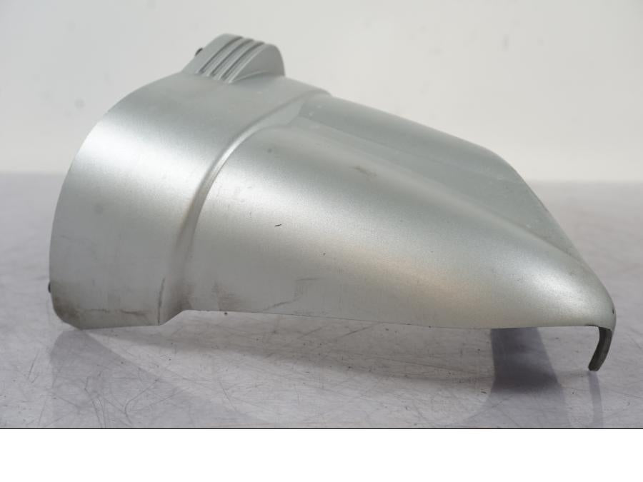 Baksidan på Startmotorkåpa från en BMW R 1200 GS -2005 motorcykel.