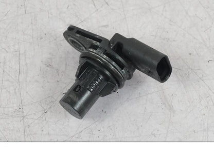 Framsidan på Vevaxelsensor från en BMW R 1250 GS -2023 motorcykel.