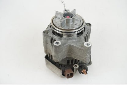 Höger sida på Generator från en BMW K 1200 S -2005 motorcykel.