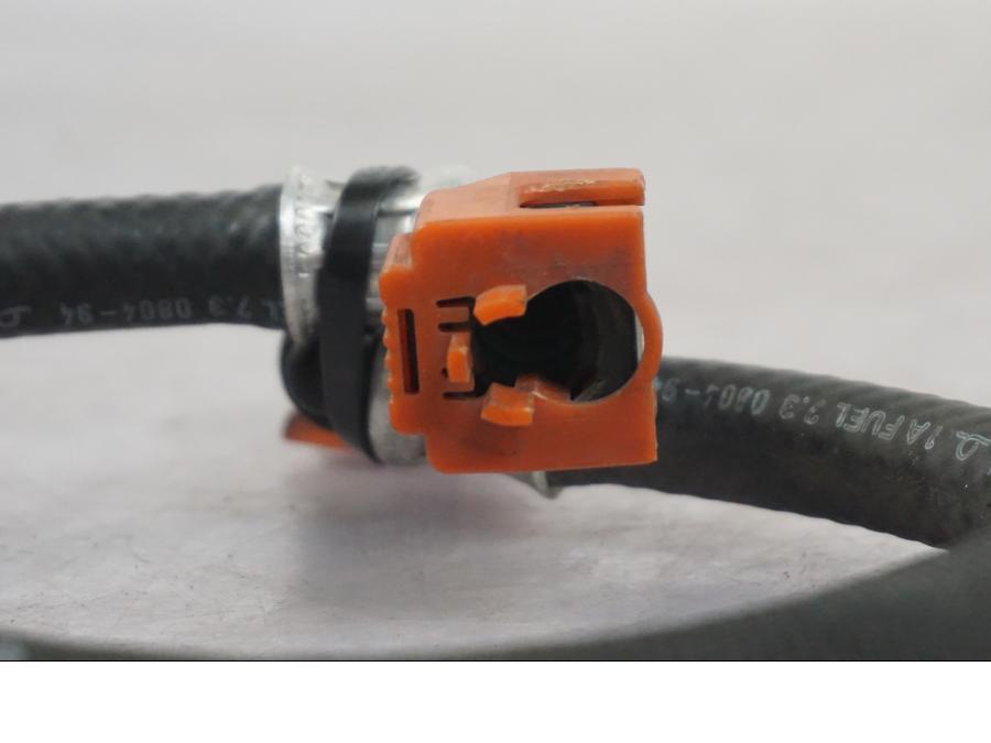 Höger sida på Bensinledning från en Triumph Tiger -2009 motorcykel.