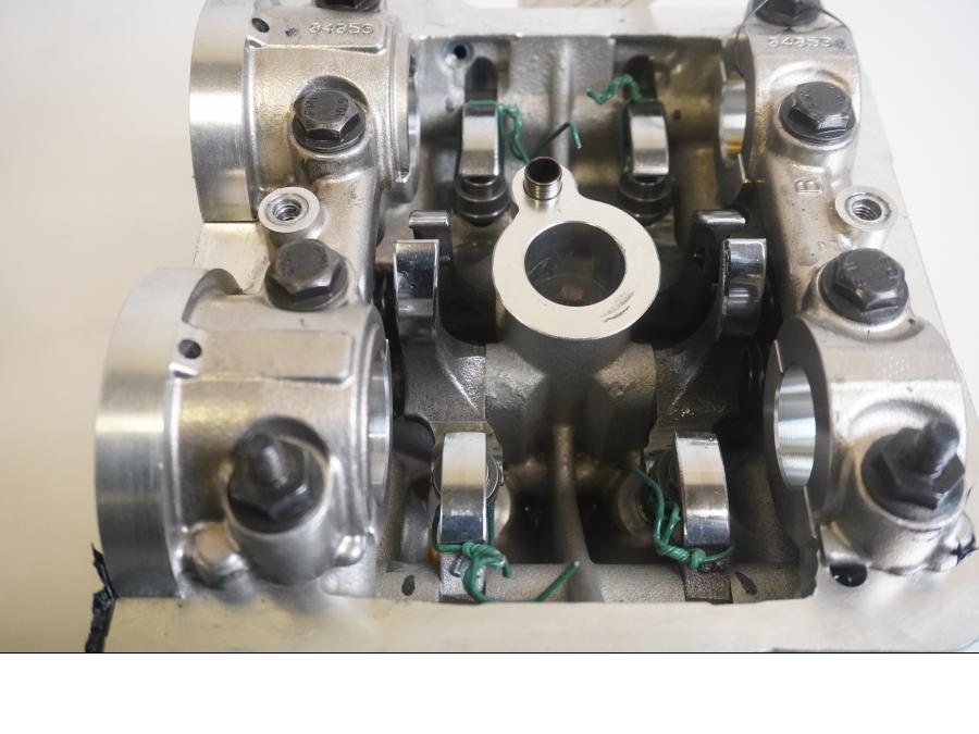 Baksidan på Topplock från en Ducati Multistrada 1260 -2020 motorcykel.