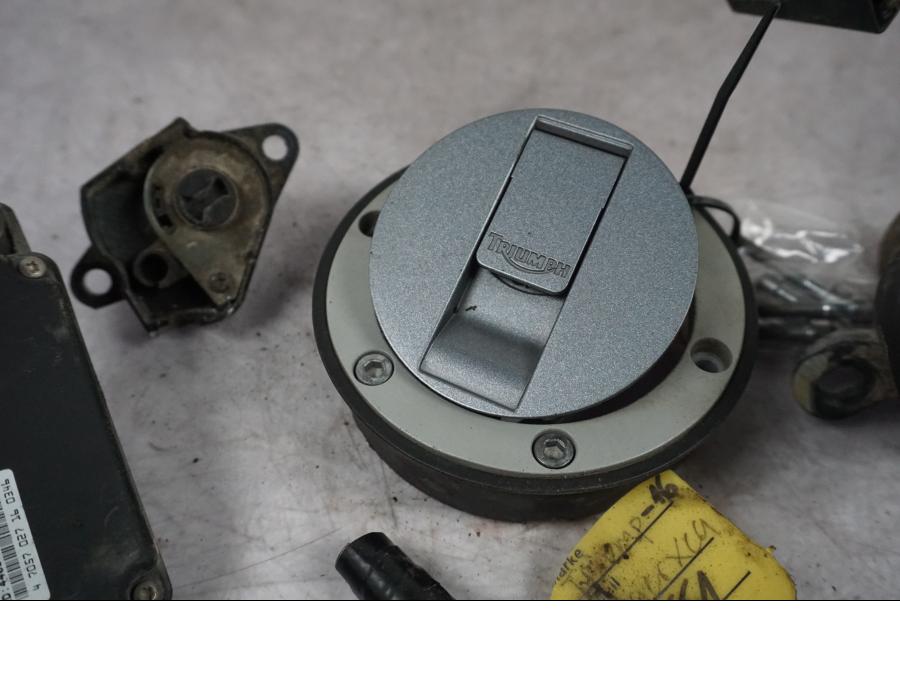 Vänster sida på Låssats från en Triumph Tiger Explorer -2016 motorcykel.