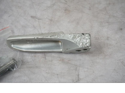 Höger sida på Fotpinne från en BMW F 800 R -2018 motorcykel.