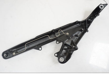 Vänster sida på Bakram från en KTM 1290 Super Duke R EVO -2023 motorcykel.