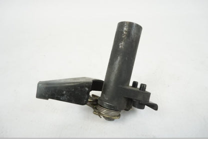 Snett uppifrån på Sadellåsmekanism från en Kawasaki ZZR 1100 -1994 motorcykel.