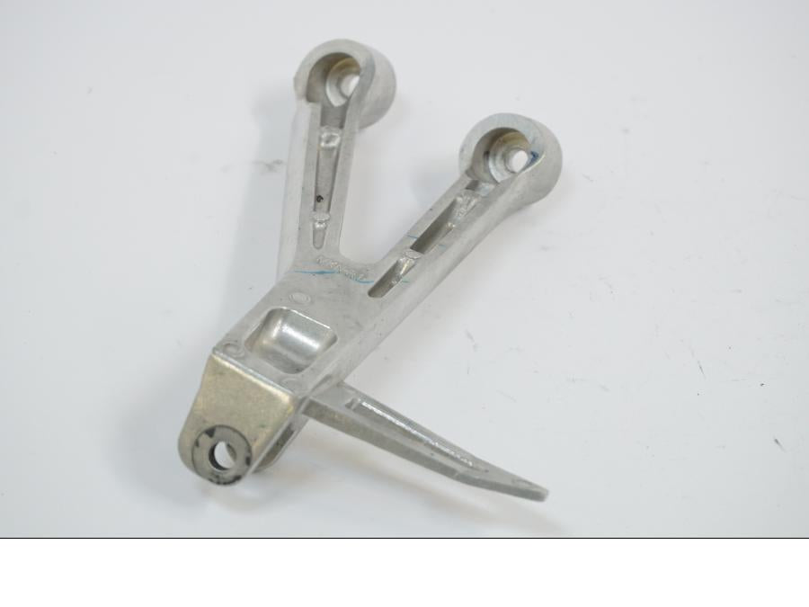 Snett uppifrån på Fotpinnefäste från en Honda CB 650 R -2019 motorcykel.