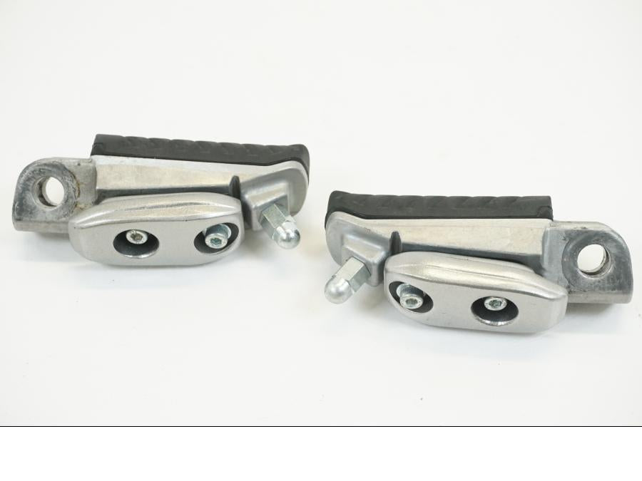 Vänster sida på Fotpinne från en Kawasaki Z 900 -2019 motorcykel.