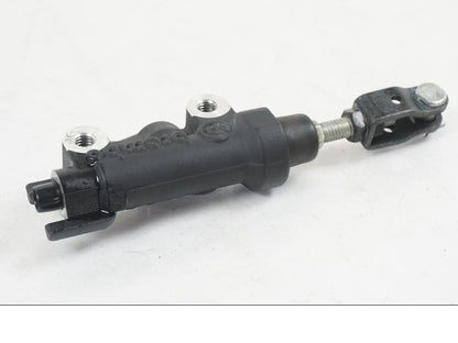 Vänster sida på Bromshuvudcylinder från en Yamaha MT-07 -2019 motorcykel.