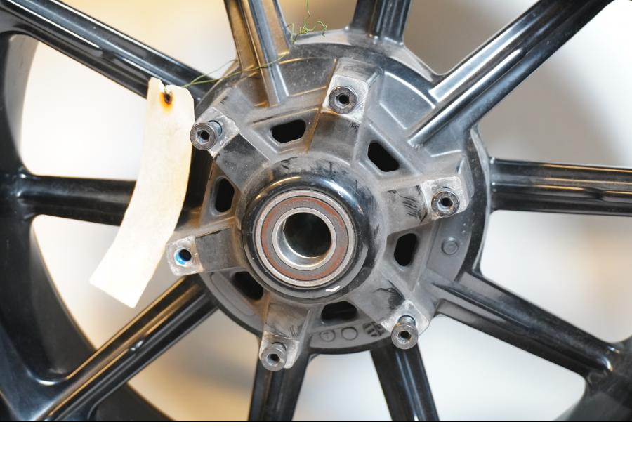 Extrabild5 på Fälg från en Ducati Scrambler 800 -2016 motorcykel.