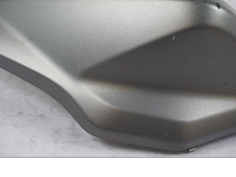 Vänster sida på Bakvinge från en Yamaha Aerox 4 -2020 moped.