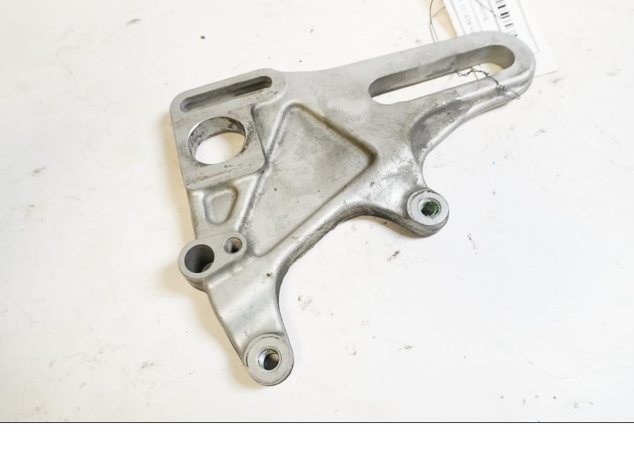 Baksidan på Bromsoksfäste från en KTM RC8 -2009 motorcykel.