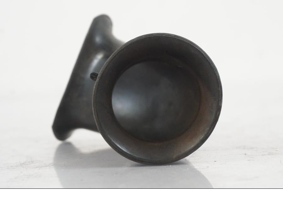 Snett nerifrån på Luftburksnorkel från en Suzuki VZR 1800 -2009 motorcykel.