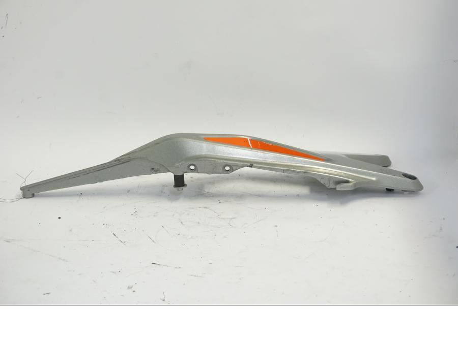 Vänster sida på Bakram från en KTM 790 Duke -2018 motorcykel.