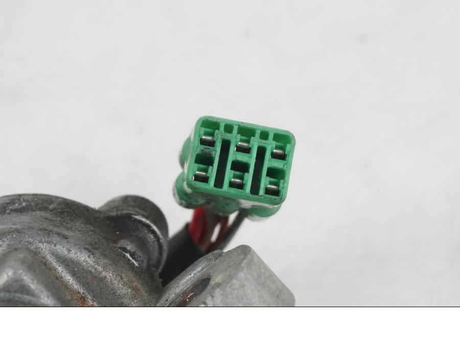 Extrabild3 på <p>Låssats från Suzuki VL 800 2004.</p>

<p>Tändningslås, tanklock, hjälmlås, lucklås och 2st nycklar.</p> motorcykel.