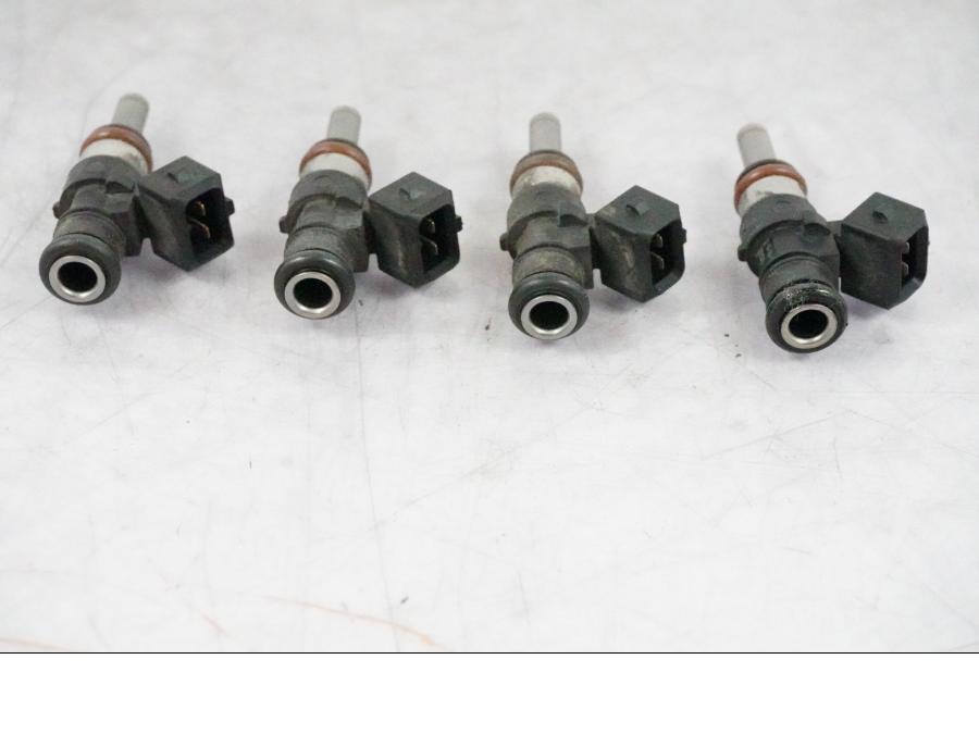 Höger sida på Spridare från en BMW K 1200 S -2005 motorcykel.