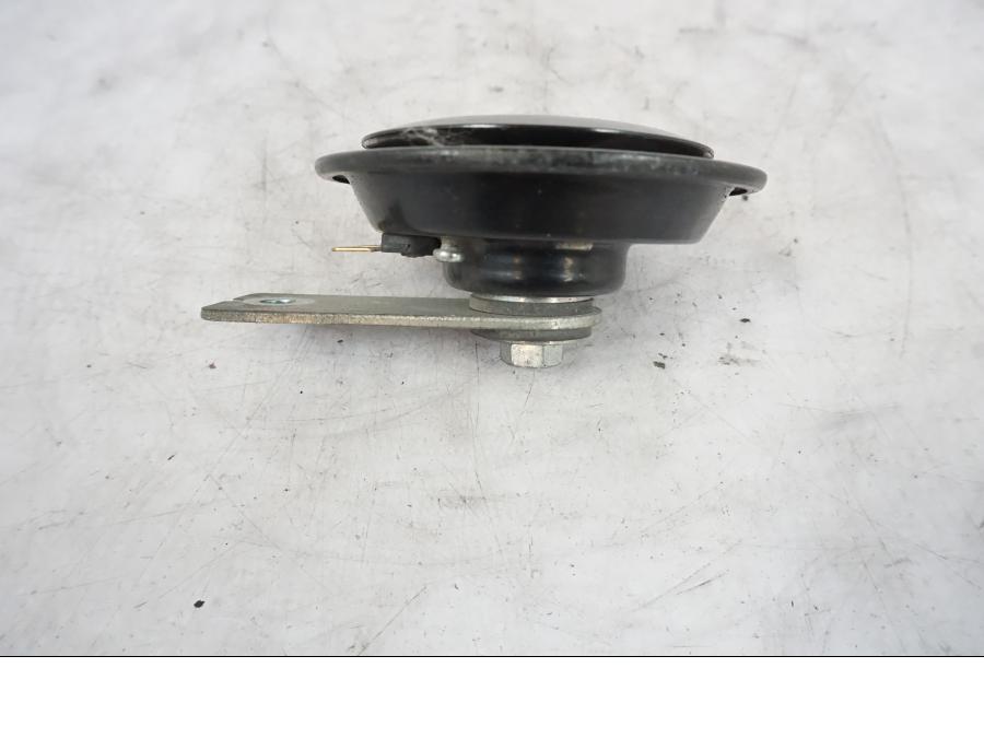 Baksidan på Signalhorn / Tuta från en Yamaha YZF-R 125 -2008 motorcykel.