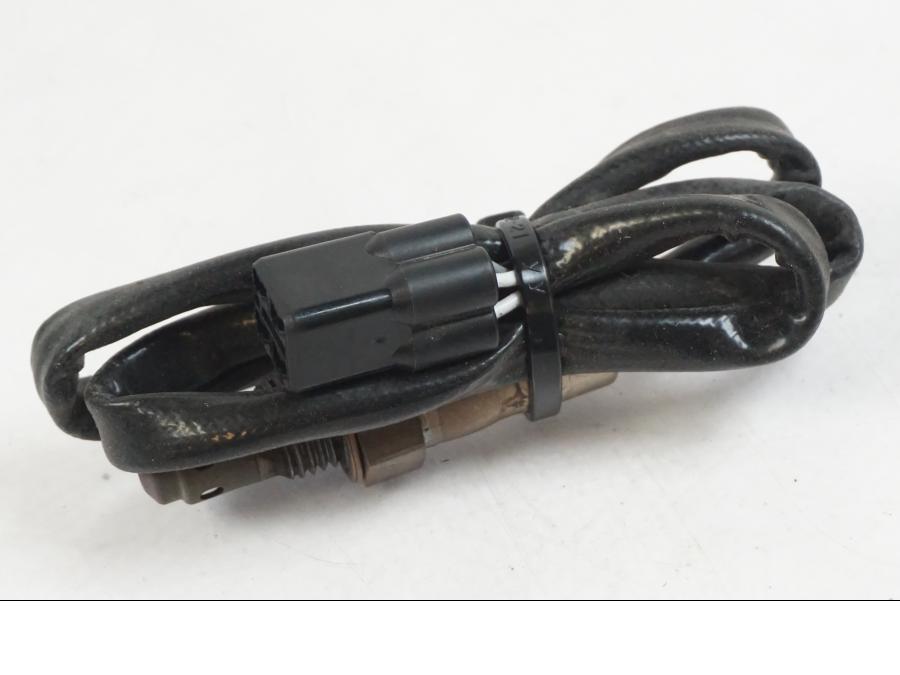 Höger sida på Lambdasond från en KTM 1290 Super Duke R -2022 motorcykel.