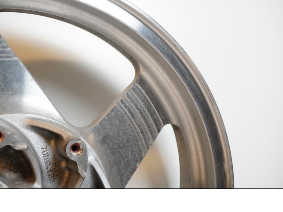 Extrabild4 på Fälg från en Kawasaki VN 1500 Classic Tourer -2000 motorcykel.