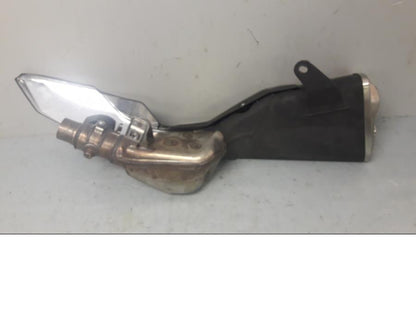 Baksidan på Ljuddämpare från en Kawasaki Z 800 -2014 motorcykel.