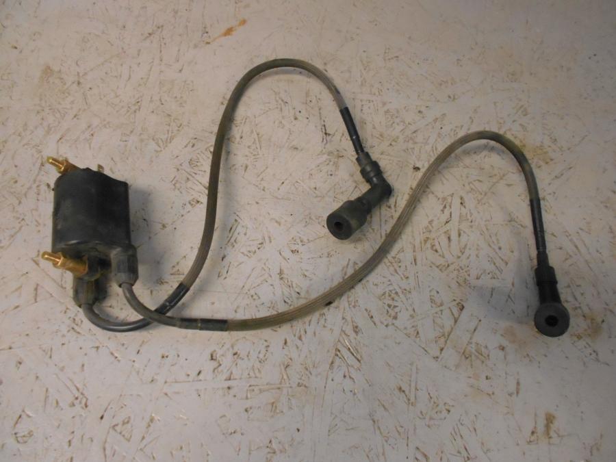 Framsidan på Tändspole från en Suzuki VZ 1600 -2004 motorcykel.