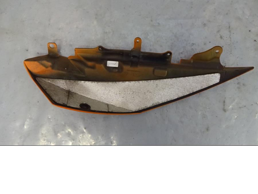 Baksidan på Bakvinge från en KTM 990 Super Duke -2009 motorcykel.