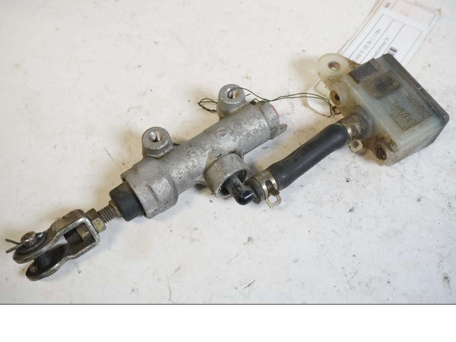 Framsidan på Bromshuvudcylinder från en Suzuki DRZ 400 -2005 motorcykel.
