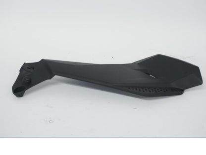 Höger sida på Bensintankskåpa från en BMW R 1250 GS -2022 motorcykel.